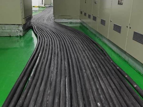 通州如何根据理论计算公式计算温度对特定电压测量结果的影响？