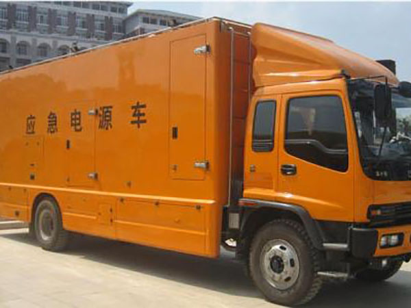 通州冬季柴油发电机启动前，如何检查燃油系统中的积水？